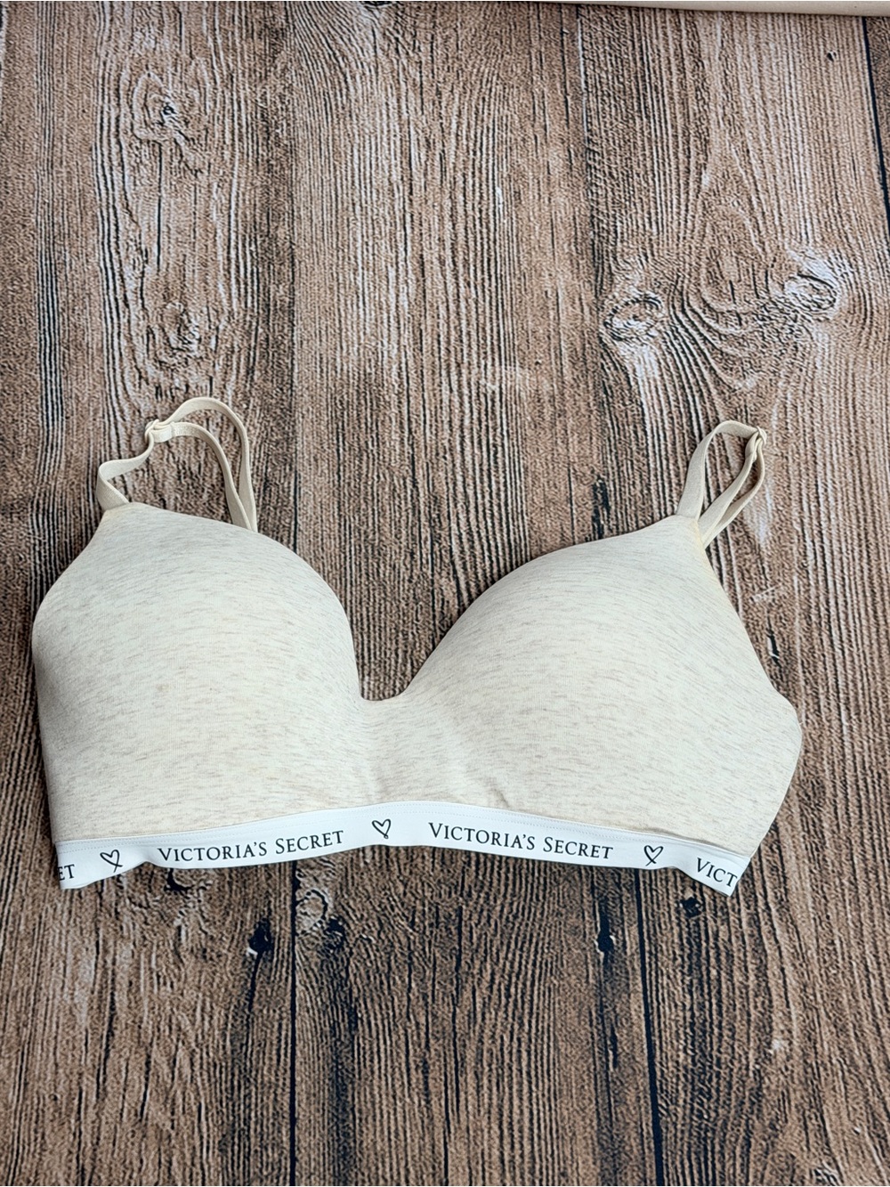 Victoria's Secret Cream Wireless Molded T-Shirt Bra